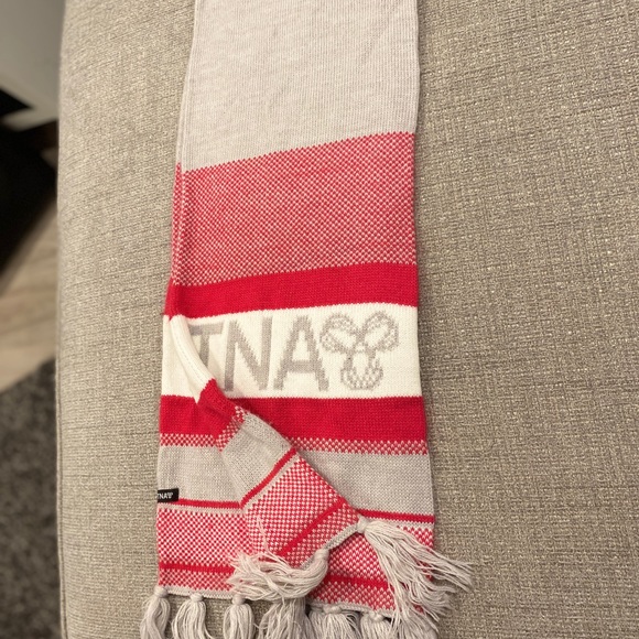 TNA Scarf - Picture 1 of 3